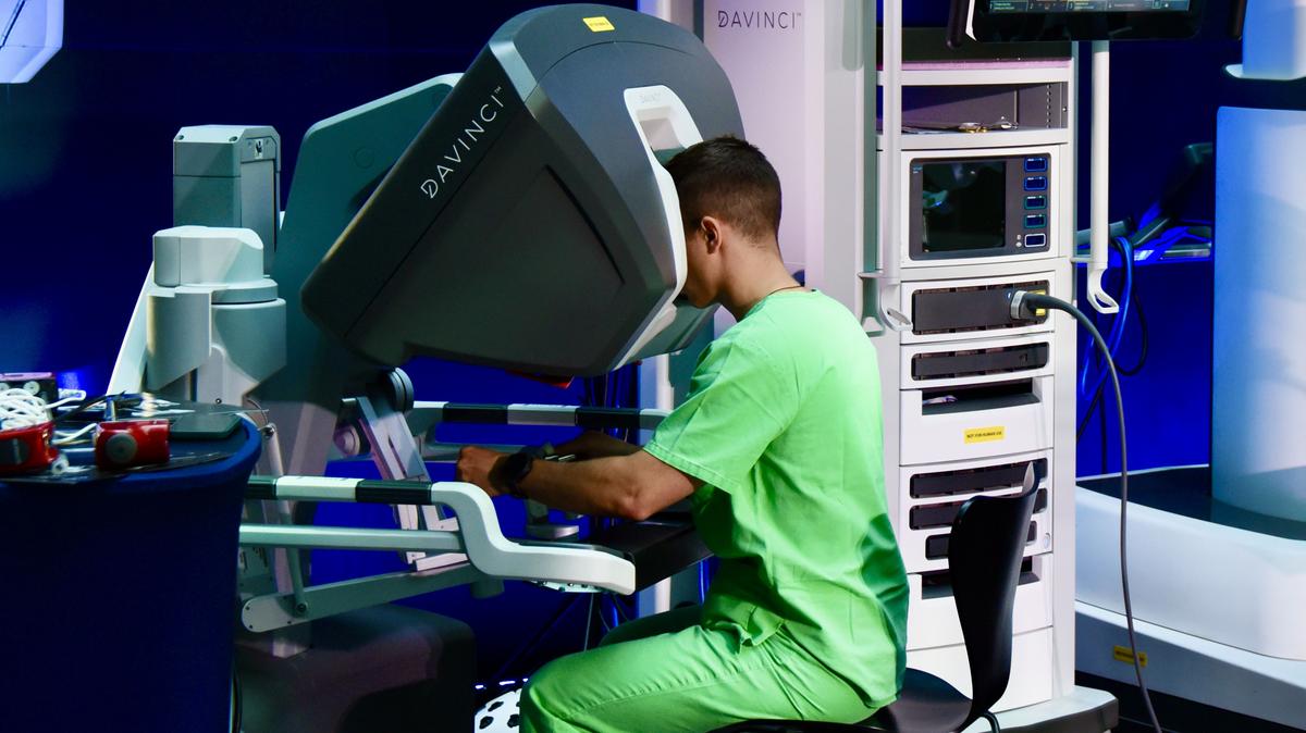 Ez az első, magyánegészségügyben lévő sebészeti robot Magyarországon