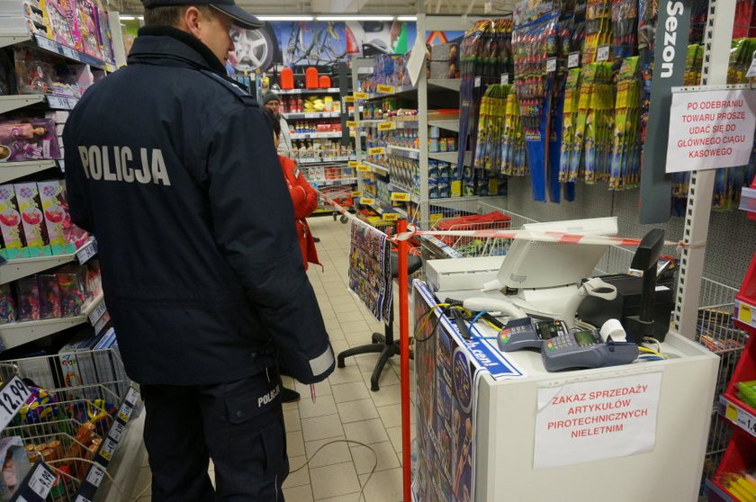 Katowice. Policja kontroluje sprzedawców fajerwerków 