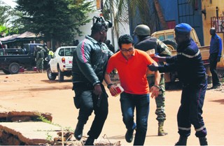 Alert dla podróżnych w USA: Najbezpieczniej wypoczywać na ławce przed domem