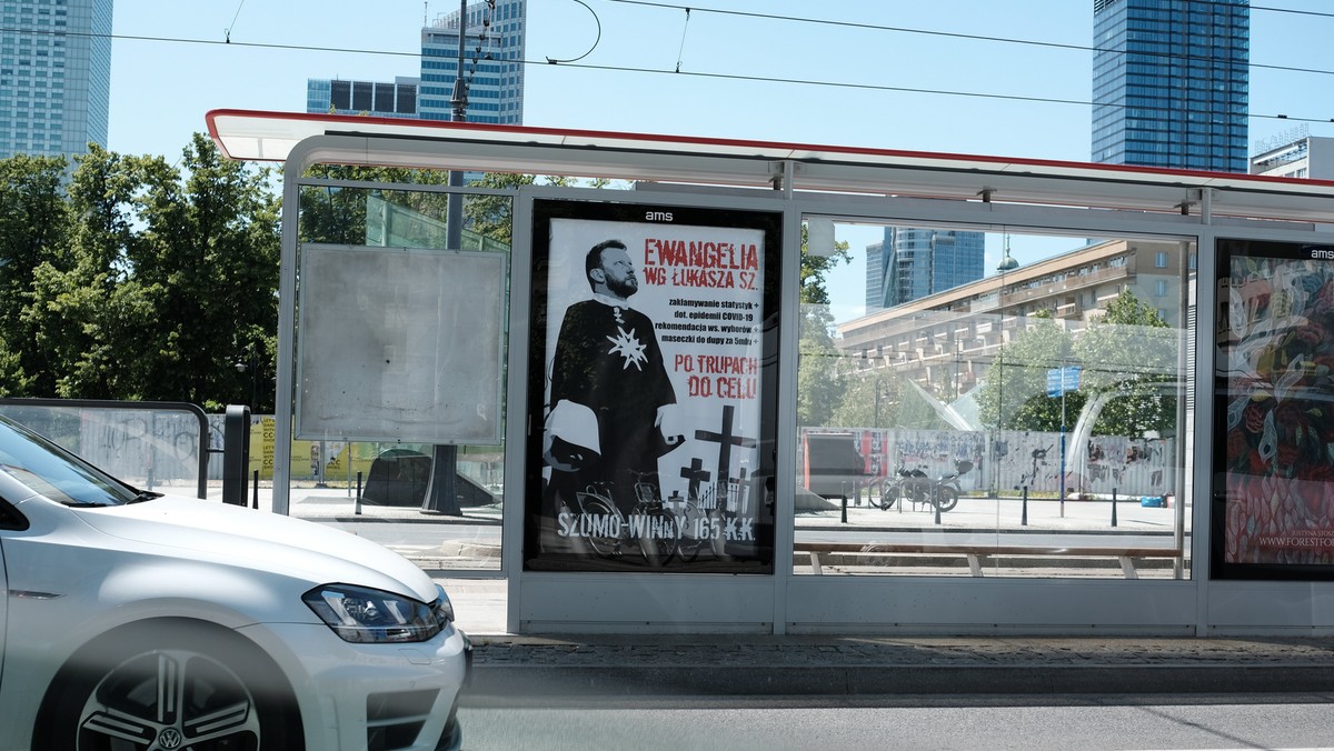 Warszawa: władze miasta nakazały zdjęcie plakatów uderzających w Łukasza Szumowskiego