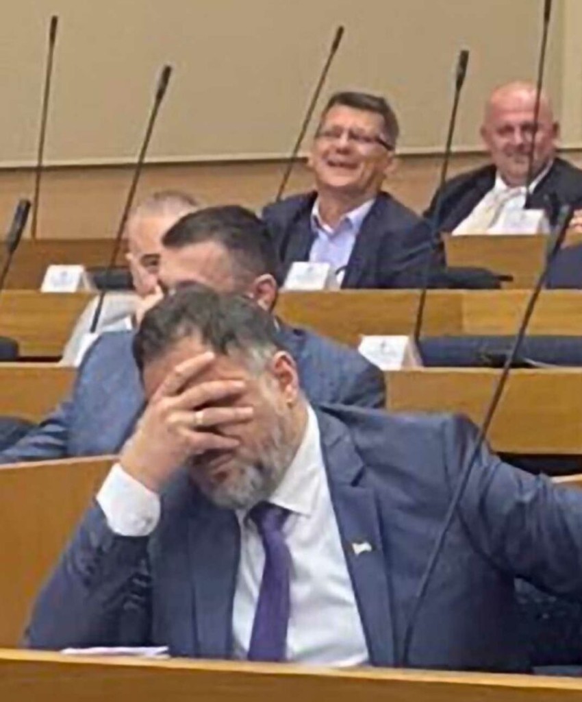 Igor Žunić se hvata za glavu