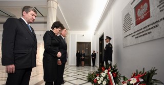 W Sejmie oddano hołd ofiarom katastrofy smoleńskiej
