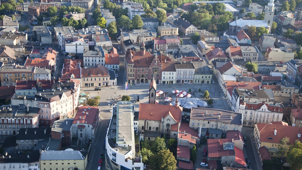 25 kilometrów dróg rowerowych, centrum przesiadkowe z punktami do ładowania pojazdów elektrycznych oraz budowa tunelu rowerowo-pieszego, to najważniejsze założenia jednej z największych inwestycji w Tarnowskich Górach na najbliższe lata. Projekt wyceniony na ok. 40 mln złotych miałby zostać w większości sfinansowany ze środków unijnych.