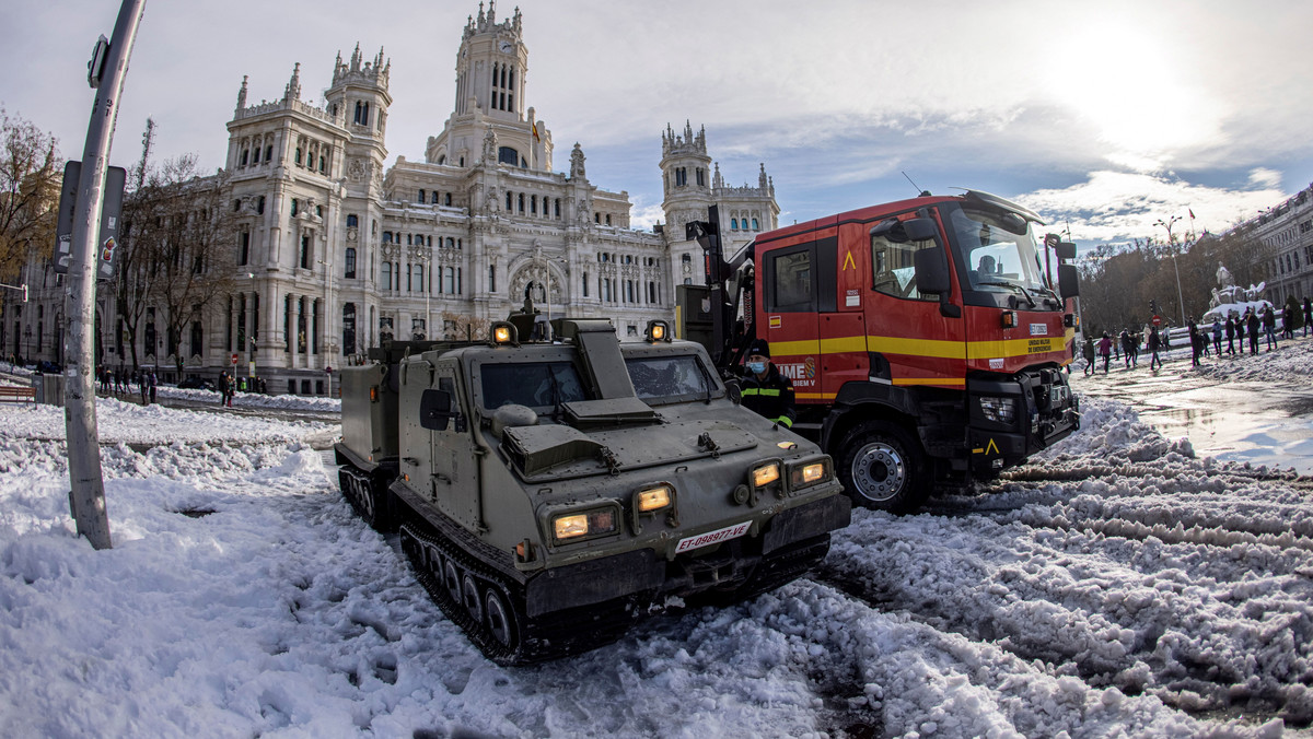 Efekty śnieżycy w Hiszpanii