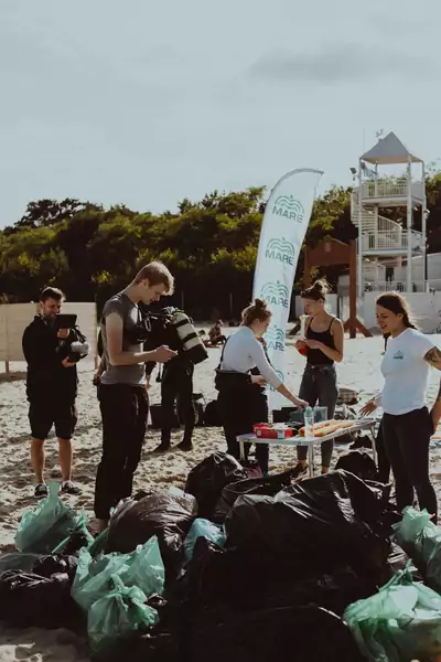 Akcje zbierania śmieci na bałtyckich plażach