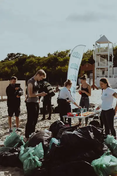 Akcje zbierania śmieci na bałtyckich plażach