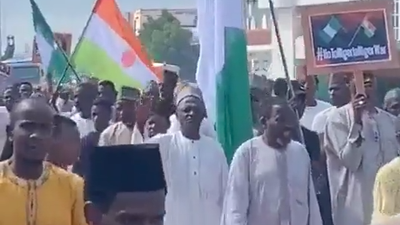 Protest breaks out in Knao over planned military invasion of Niger.