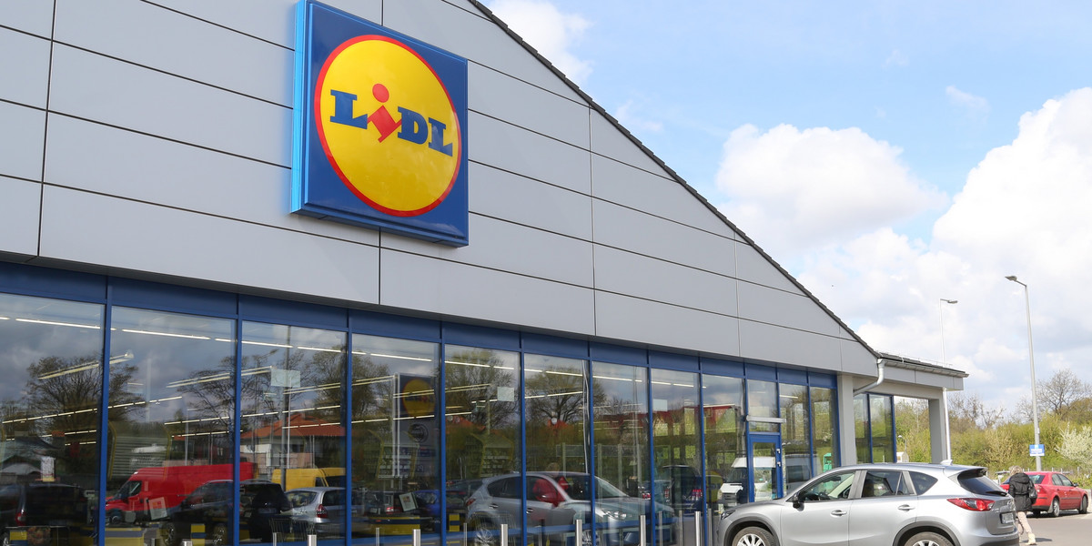 W Lidl Polska dostępne są nieidealne warzywa i owoce.