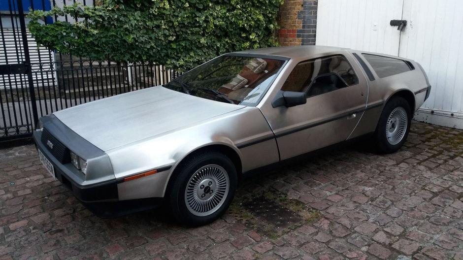 DeLorean DMC-12