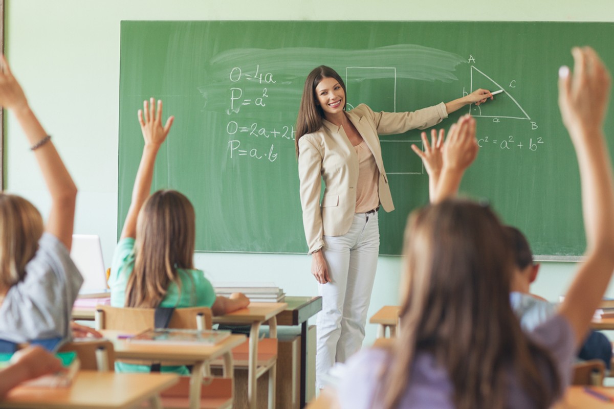 Ponieważ edukacja szkolna musi być poprzedzona zerówką, dzieci sześcioletnie zostaną objęte obowiązkiem przygotowania przedszkolnego.