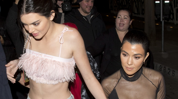 Kendall Jenner és nővére, Kourtney Kardashian - Fotó: Northfoto