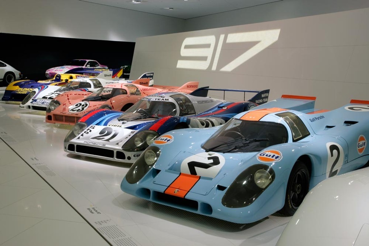 Szklana świątynia Porsche otwarta