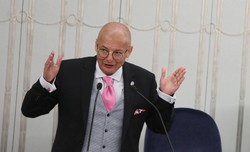 Ostry spór senatorów. "Być może by nie było zarażeń w Senacie, gdybyśmy nie uwierzyli premierowi"