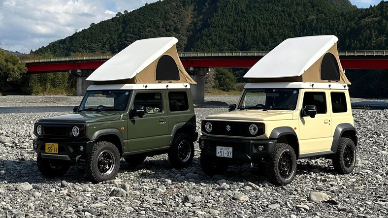 Suzuki Jimny z namiotem dachowym Kamado Canotier J3