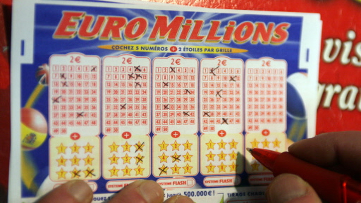 Wygrana w wysokości 113 mln funtów, czyli ponad pół miliarda złotych, padła w europejskiej loterii Euro Millions. Szczęśliwiec skreślił siedem szczęśliwych liczb w jednej z kolektur w Wielkiej Brytanii.