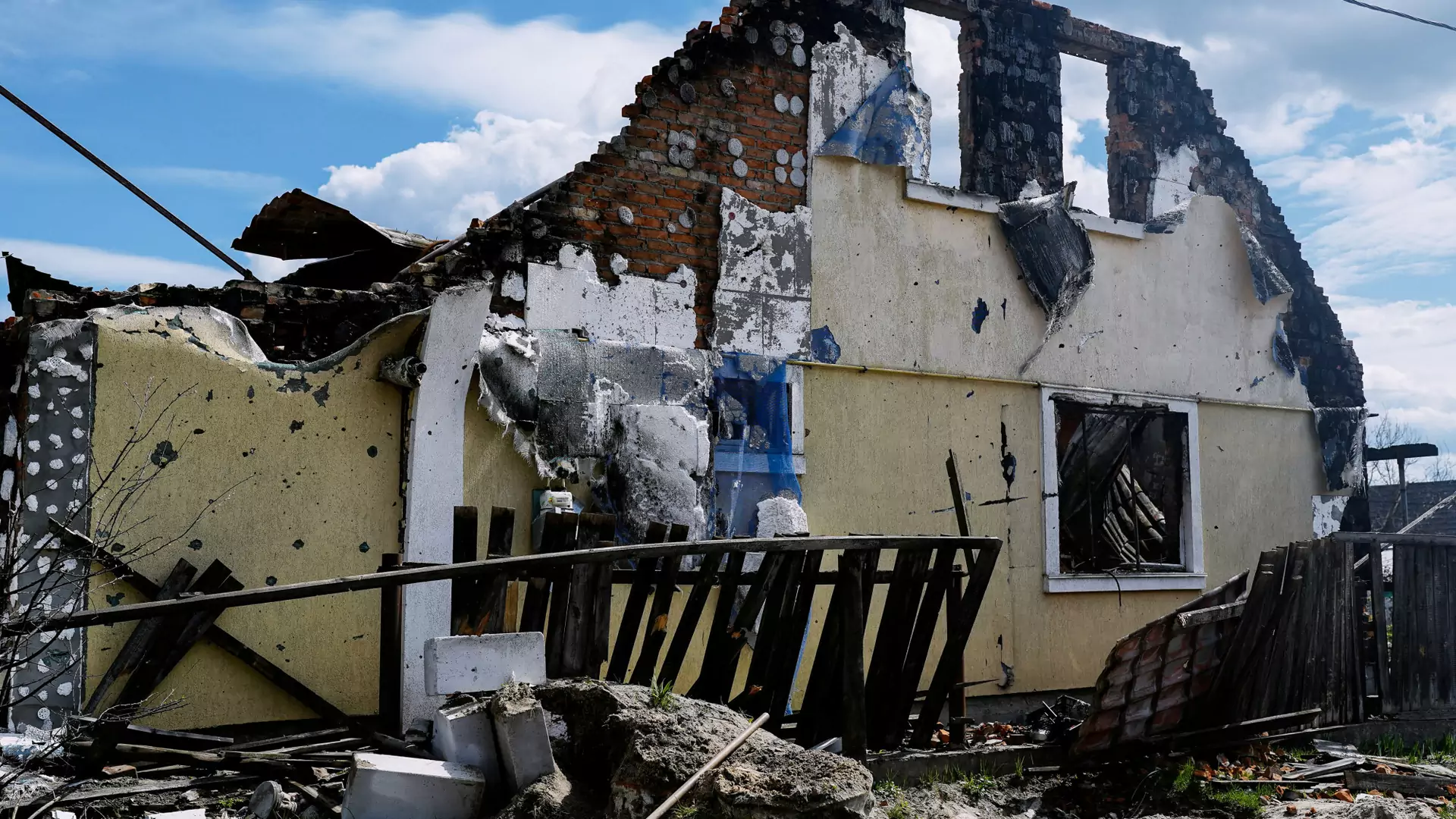 Stracili dach nad głową. Polska buduje dla nich domy modułowe w Ukrainie