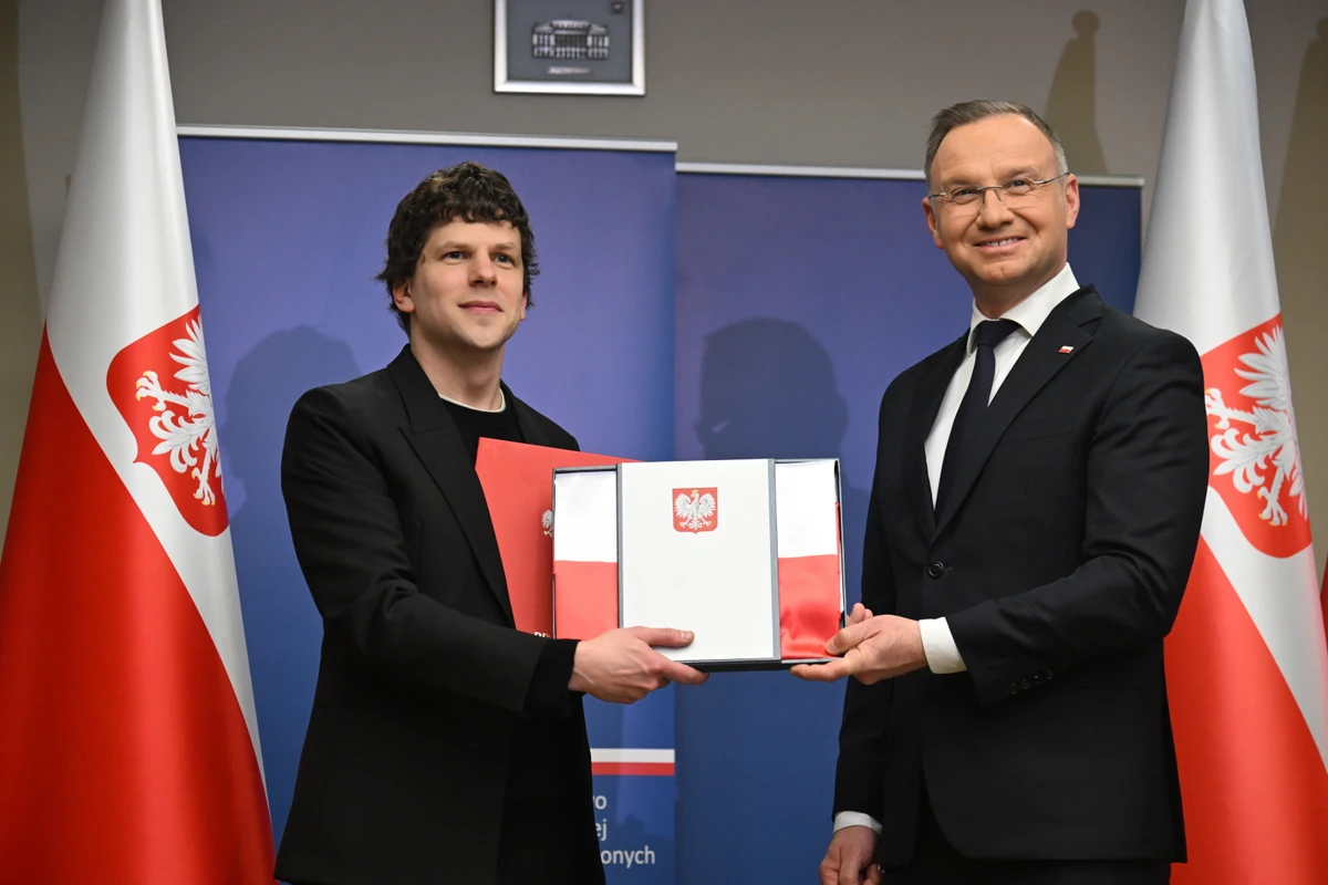 Jesse Eisenberg oficjalnie obywatelem Polski. "Uznałem, iż to dobry moment"