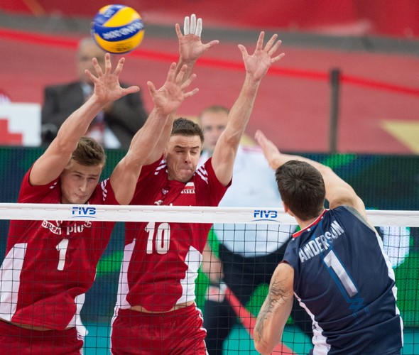 Donald Tusk nie przyniósł szczęścia siatkarzom. Polacy przegrali z USA