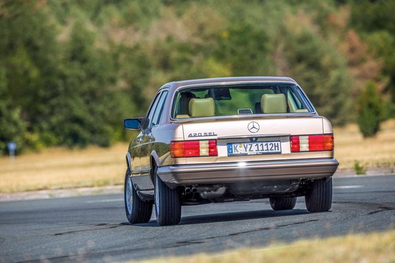 Mercedes 420 SEL kontra Klasa S inden Design