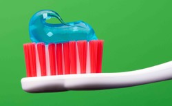 Nie lubisz smaku miętowej pasty do zębów? Są na to sposoby