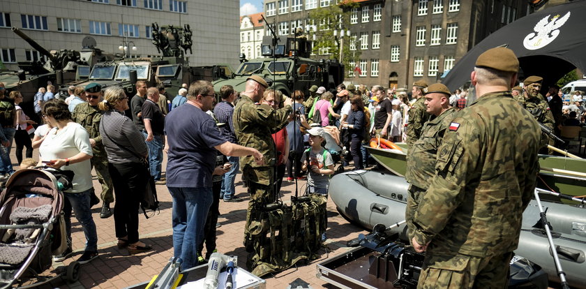 Piknik militarny w rocznicę powstań śląskich