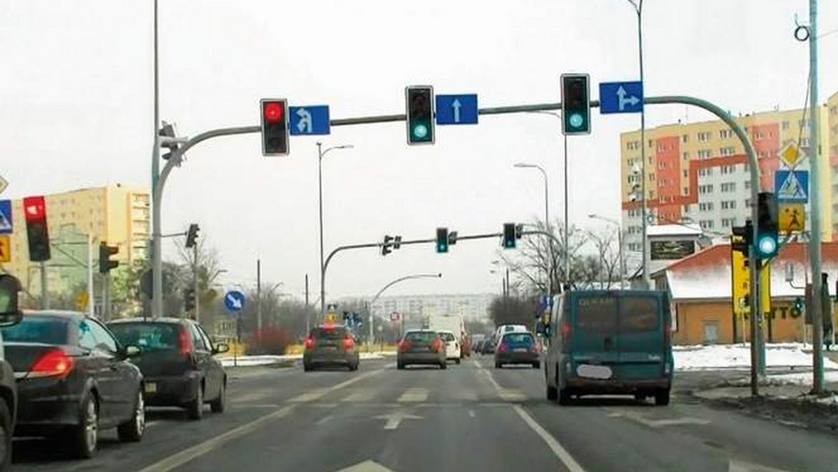 W ramach Inteligentnych Systemów Transportowych w Bydgoszczy ruszyła pierwsza tzw. "zielona fala". Funkcjonuje ona na odcinku od skrzyżowania ulic Szubińskiej i Pięknej do skrzyżowania Wojska Polskiego i Ujejskiego.