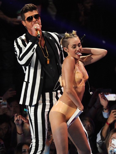 Miley Cyrus i Robin Thicke podczas głośnego występu na gali MTV