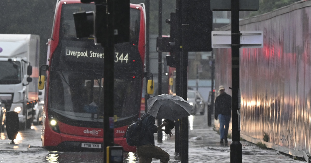 Gran Bretaña.  Parálisis en Londres después de fuertes lluvias [NAGRANIA]