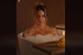 "ĆAO, PRLJAVI DEČACI! Zanima vas moje TELO?" Slavna glumica sa NAJLEPŠIM GRUDIMA prodaje sapun napravljen od VODE U KOJOJ SE KUPALA i ljudi su odlepili