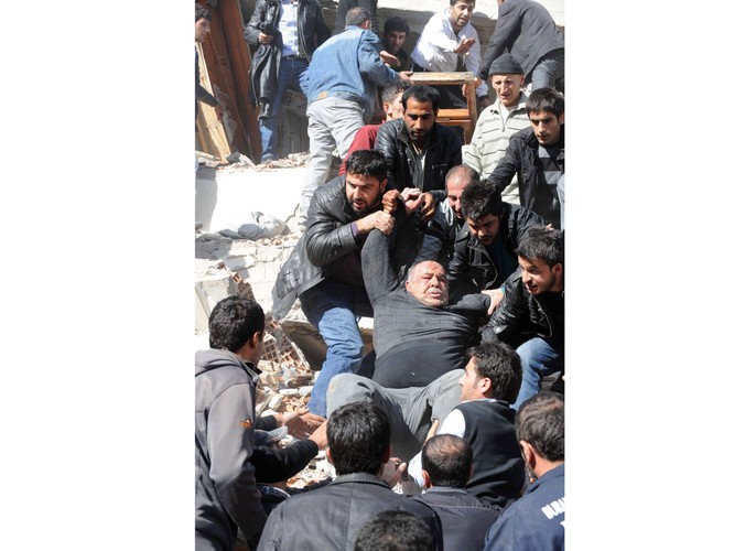 Akcja ratunkowa po trzęsieniu ziemi w Van