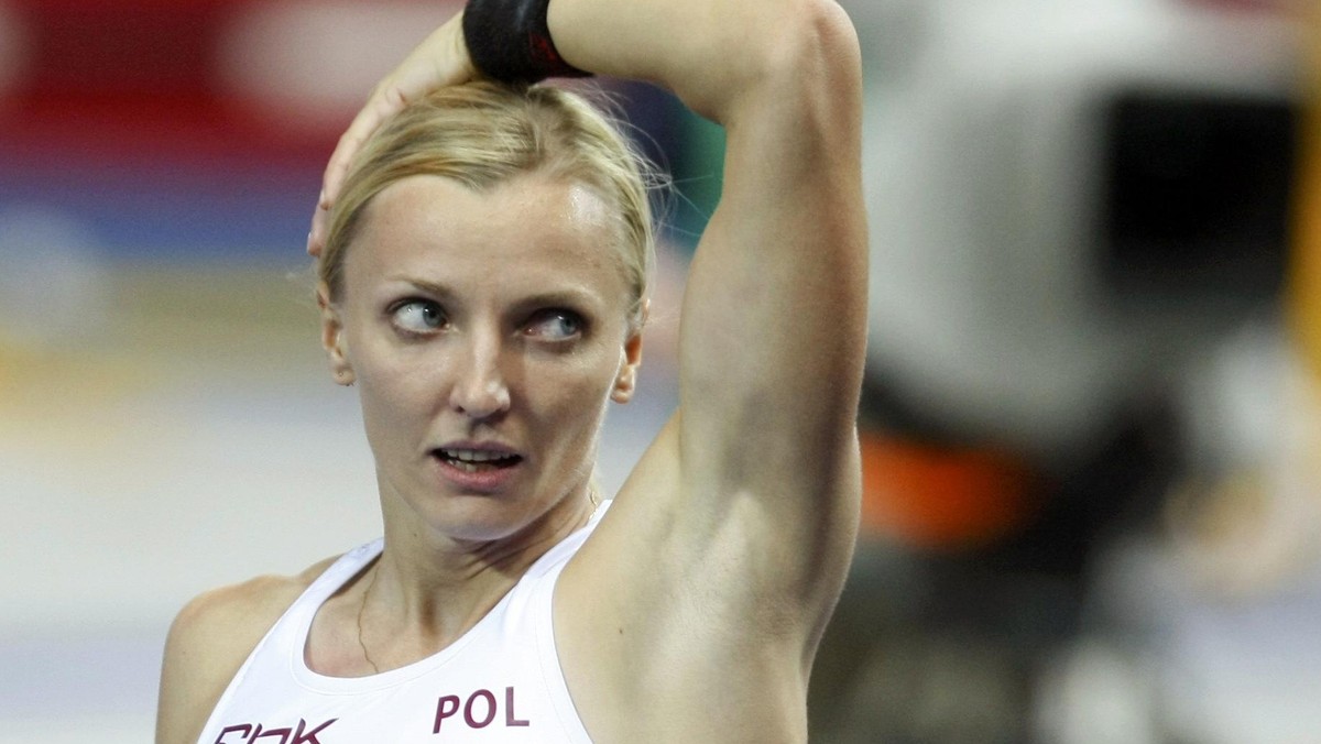 Mistrzyni świata w skoku o tyczce Anna Rogowska według prezesa Polskiego Związku Lekkiej Atletyki Jerzego Skuchy jest najmocniejszym punktem 18-osobowej ekipy, która w środę odleciała z Warszawy do Paryża na 31. halowe mistrzostwa Europy (4-6 marca).