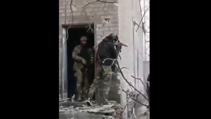 Harc közben videózták le a rettegett csecsen alakulatot: ezekben a percekben is Mariupolt ostromolják