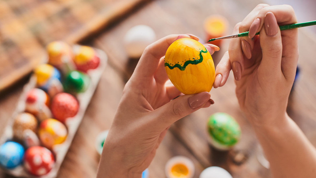 Skąd się wzięła tradycja malowania jajek na Wielkanoc? Piękna historia  pisanek - Podróże