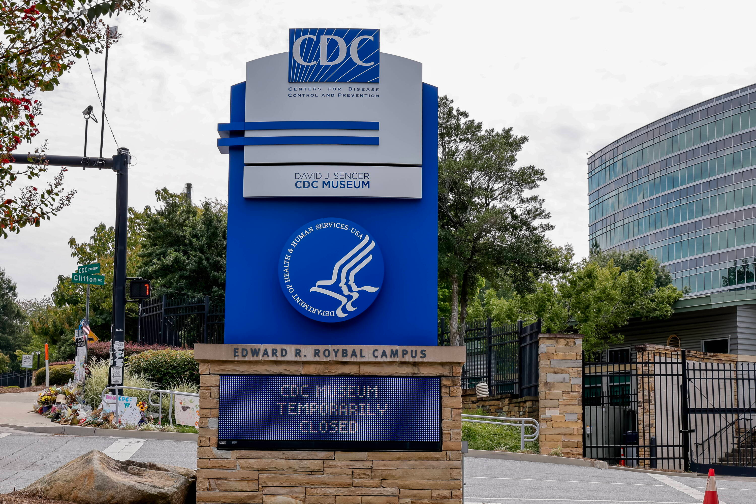 CDC: Trump zwalnia setki ekspertów od epidemii