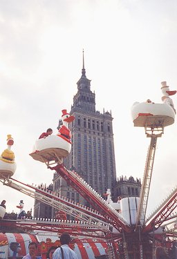 Błysk, mat, kolor. Sentymentalna podróż do Warszawy lat 90-tych