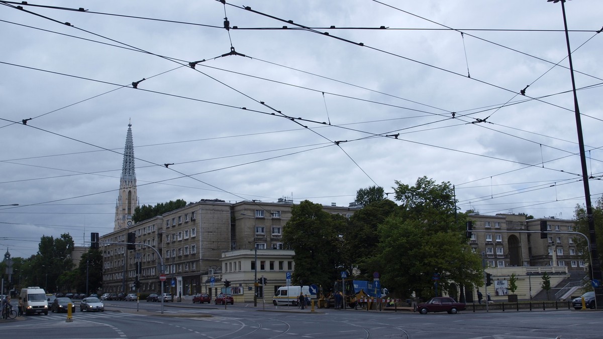 Dzień dobry. Jako warszawiak z dziada pradziada (dosłownie) chciałbym pokazywać  i przybliżać pewne, często prawie lub zupełnie nieznane, wydarzenia  z historii mojego miasta. Zatem "In nova fert animus mutatas dicere formas corpora" (w nową postać zmienione chcę opiewać ciała - Owidiusz Metamorfozy). Ale i te stare postacie, których już nie ma, a które mogą pamiętać ja czy moi rodzice.