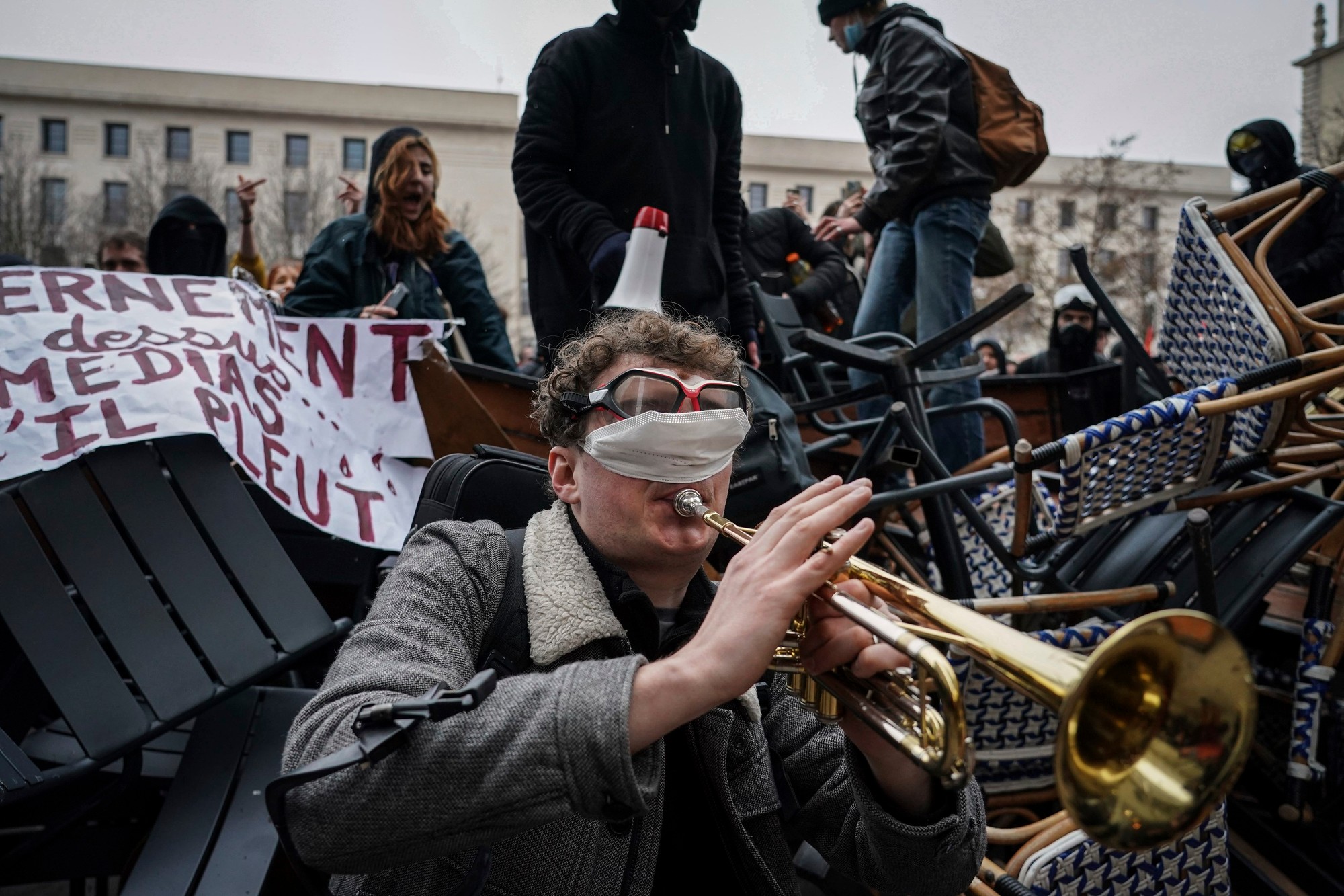 Proti návrhu dôchodkovej reformy protestovalo vo Francúzsku viac ako milión ľudí.
