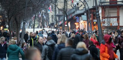 Tak wygląda majówka w Zakopanem. Turystów na Krupówkach nie brakuje