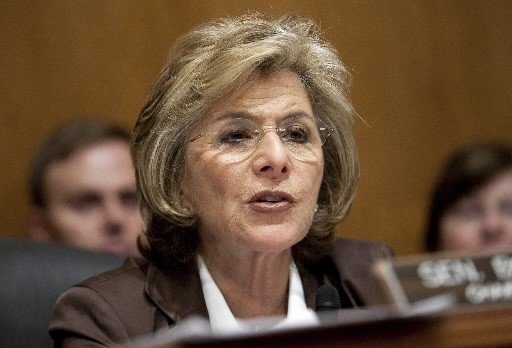 Barbara Boxer, senator Partii Demokratycznej z Kalifornii potwierdziła, że projektowna ustawa dotknie 13 firm, w tym banki Goldman Sachs i JPMorgan