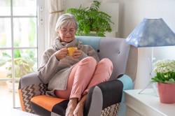 Zalej to wodą i pij dwa razy dziennie. Łagodzi bóle reumatyczne i obniża ciśnienie