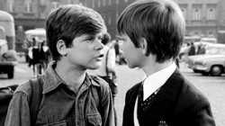 Szybki QUIZ nostalgiczny o serialu "Podróż za jeden uśmiech". Komplet tylko dla widzów z tamtych lat