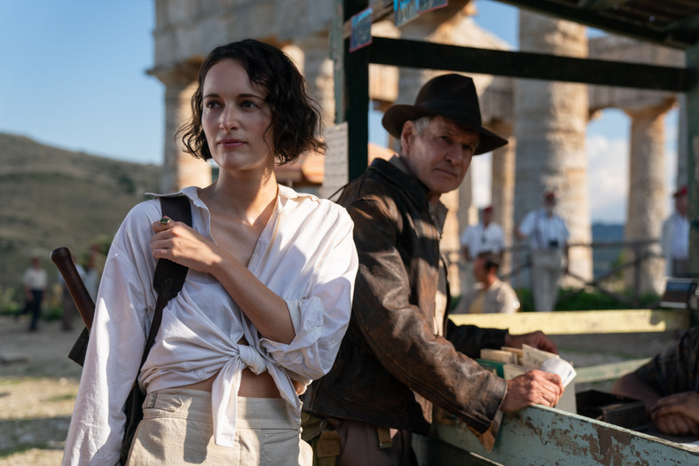 Harrison Ford oraz Phoebe Waller-Bridge w filmie "Indiana Jones i artefakt przeznaczenia"