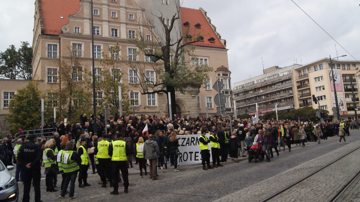 Na 13 grudnia zaplanowano tzw. strajk obywatelski w kilkudziesięciu polskich miastach. Wśród nich ma nie zabraknąć i tych z Warmii i Mazur. Manifestacje m.in. ws. dymisji rządu zapowiedziano w Olsztynie, Elblągu i Ełku.