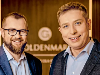 Wojciech Kaźmierczak (z lewej) i Michał Tekliński chcą spopularyzować oszczędzanie w fizycznym złocie i dzięki temu poszerzyć bazę klientów Goldenmarku.