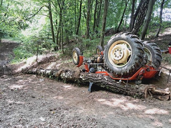 Wypadek podczas prac leśnych w Bruśniku