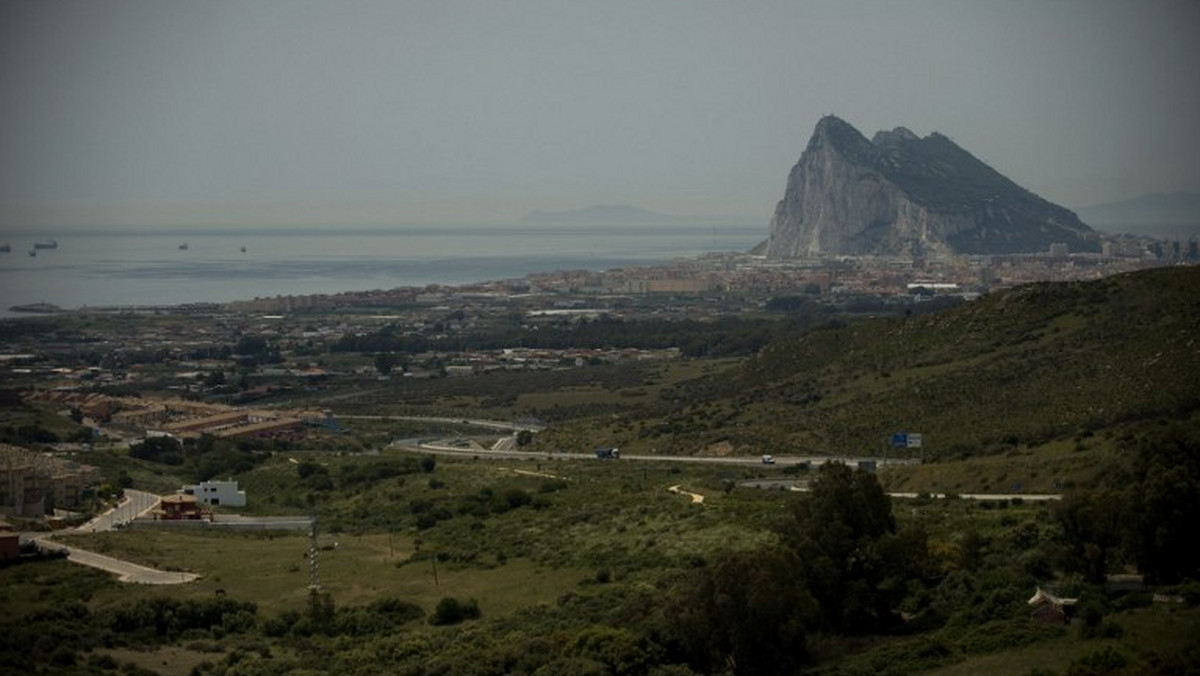 W ostatnich 12 miesiącach władze Gibraltaru odnotowały 178 przypadków wtargnięcia okrętów hiszpańskich na sporne wody terytorialne wokół tego brytyjskiego terytorium zamorskiego. Jest to oznaką rosnącego napięcia.