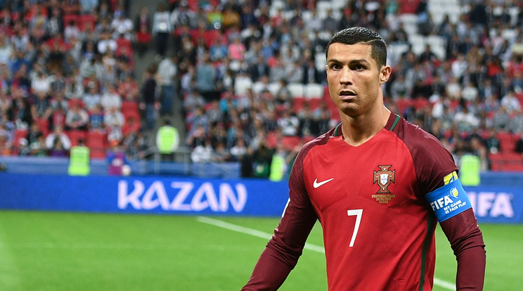 Ronaldo egyszerűen imádja a gyerekeit /Fotó: AFP