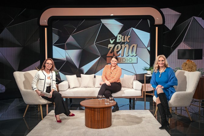 Jelena Isaković sa gošćama Zoricom Karanović i Maricom Živković 