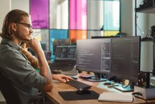 Błąd informatyka. Jaki zakres szkód musi ochronić polisa OC w branży IT