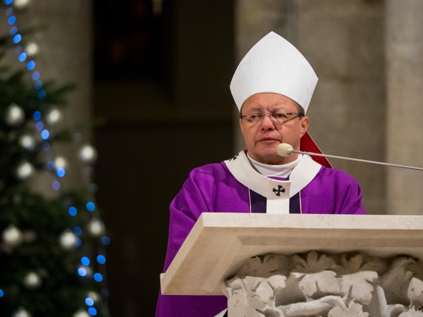 Arcybiskup Łodzi modlił się za duszę Pawła Adamowicza